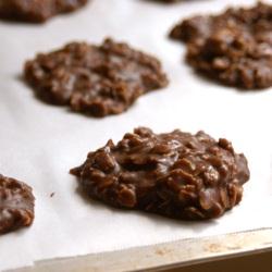 raw vegan gluten free chocolate almond cookies